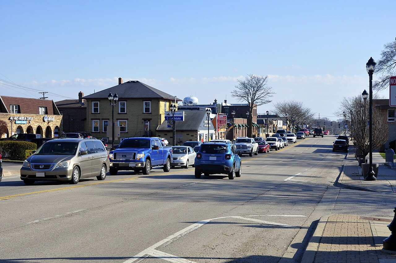 Downtown Mundelein, Illinois skyline and community